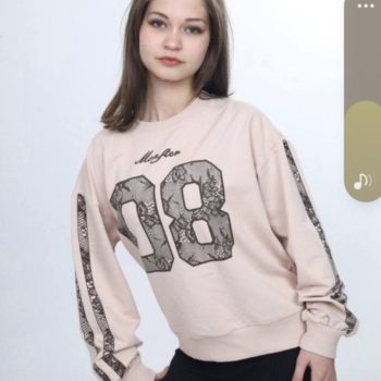 Młodzieżowa bluza dziewczęca 08 – beżowy streetwear z lampasami