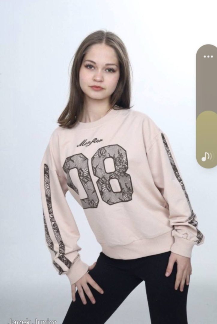 Młodzieżowa bluza dziewczęca 08 – beżowy streetwear z lampasami